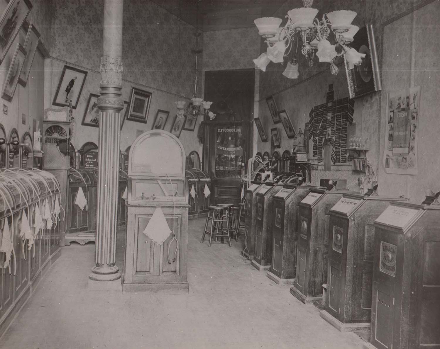 Figure%201%20Peter_Bacigalupis_kinetoscope.jpg