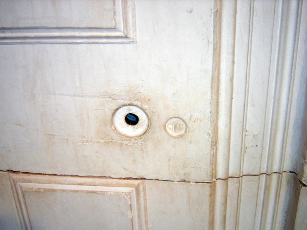 wong-Fig02_Whiteread_Ghost2.jpg